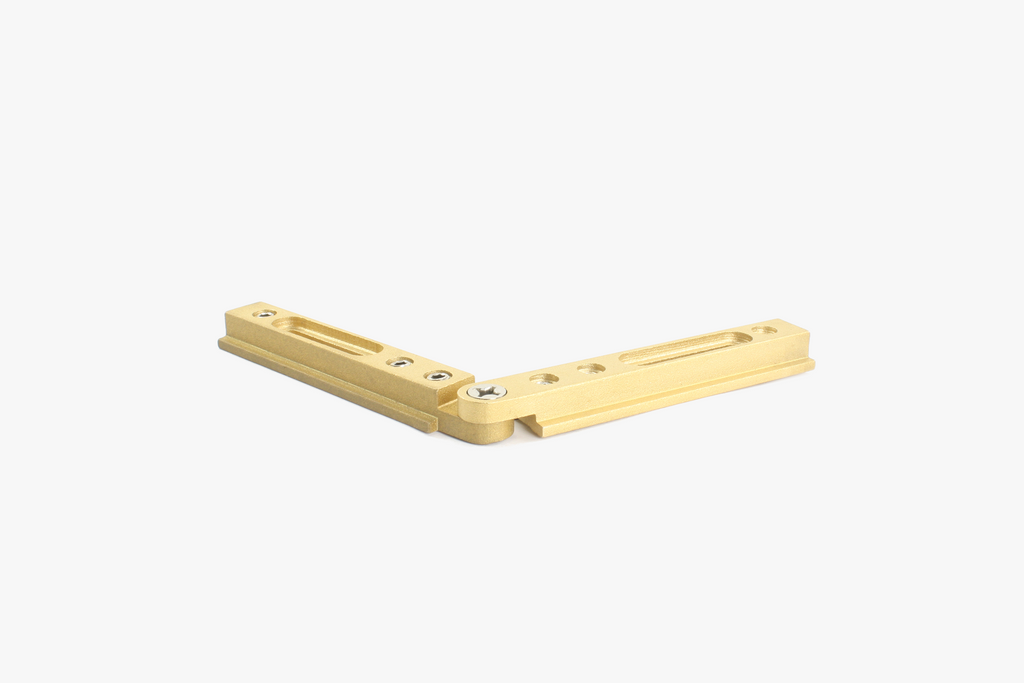 Adjustable connector for aluminum shower header kit